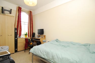 2 bed flat, 10 Napier Terrace,, Mutley, Plymouth, PL46ER - Image 1